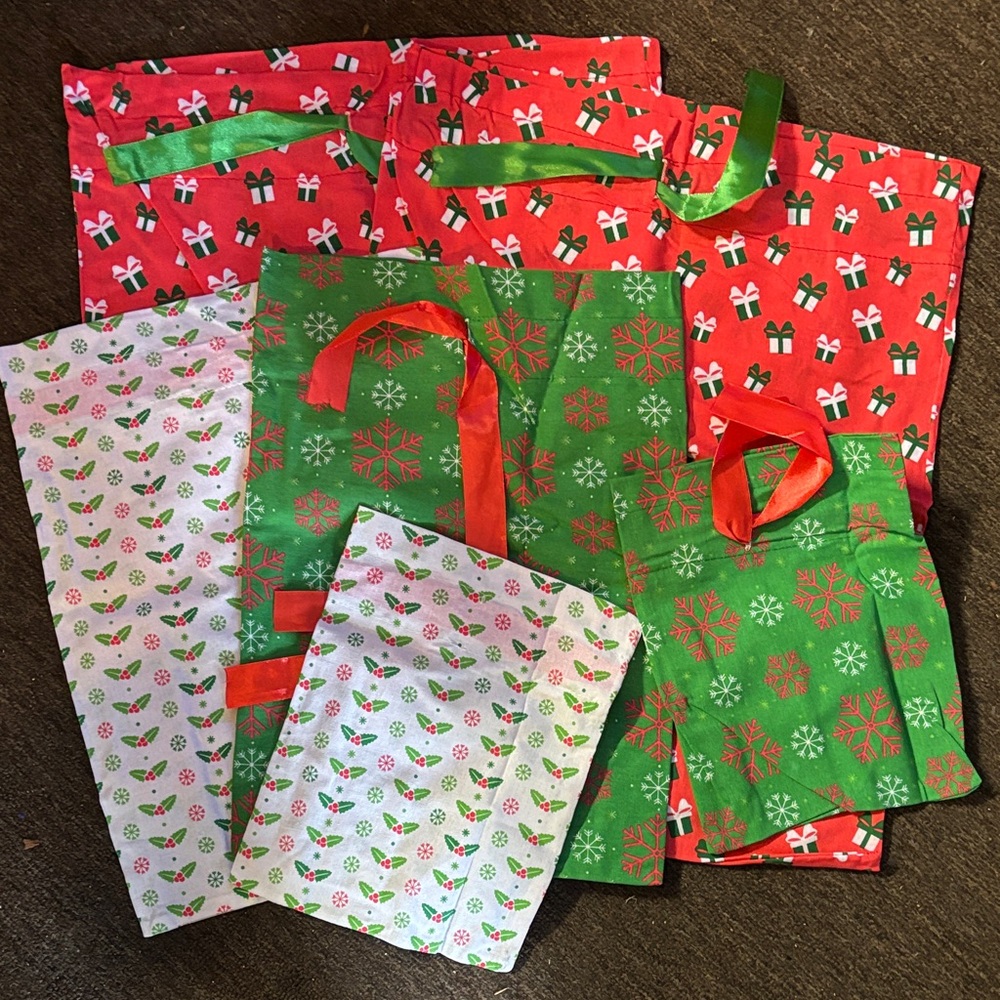6 pack fabric Festive Holiday Gift Bags Set